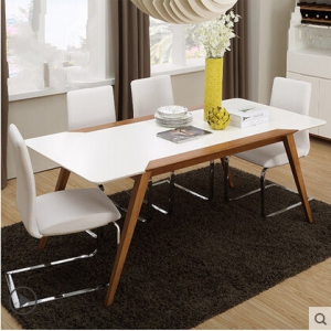 Dining table (1.4M)